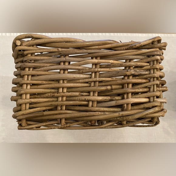 Rustic Rattan Basket, grayish brown. - Picture 7 of 10